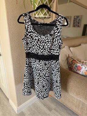 Girls Vibe Black & White Floral Fit-and-Flare Mini Dress